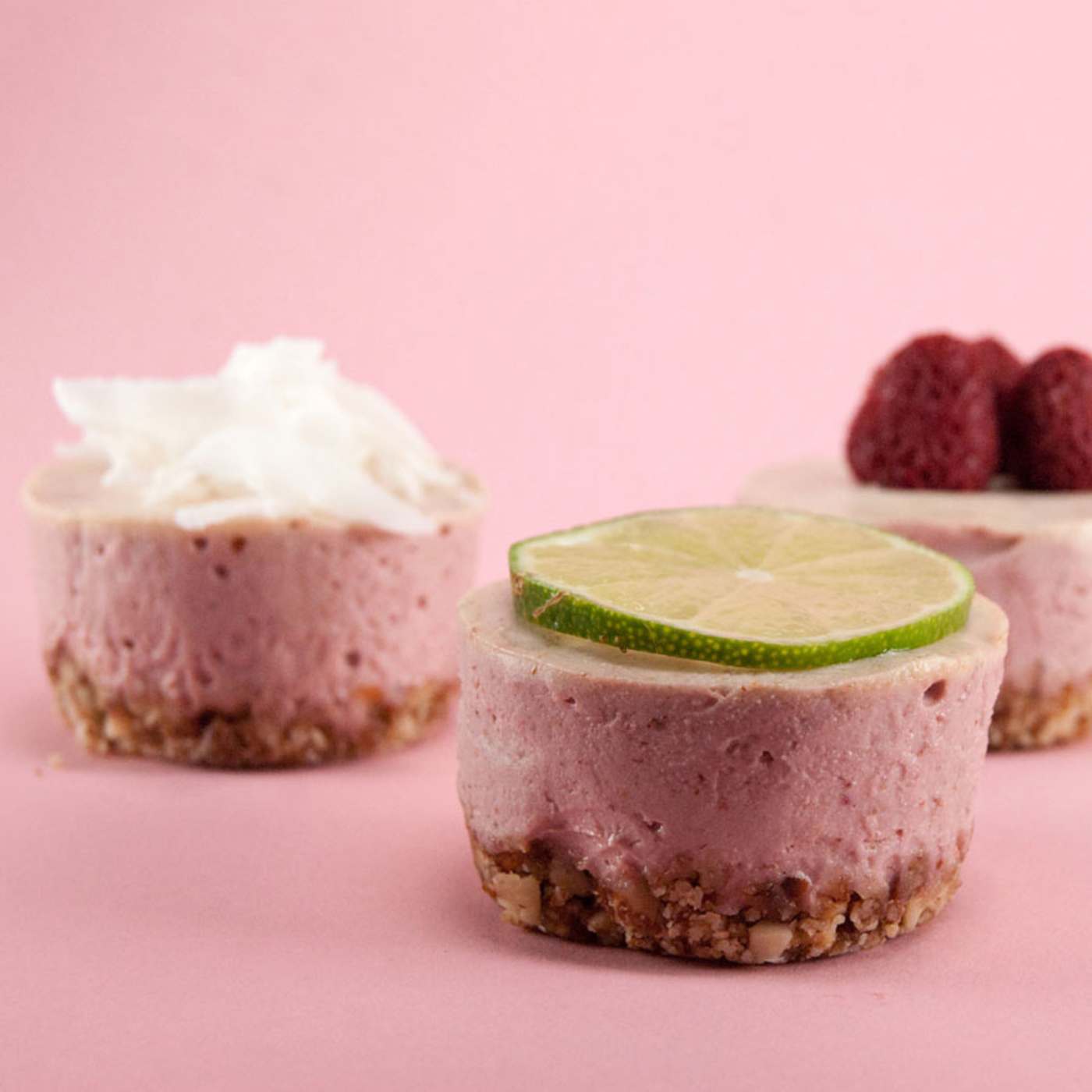 Cheesecake med RAWBITE, lime og kokos