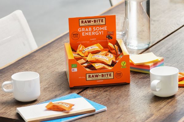 RAWBITE Cashew Office Box på mødebord