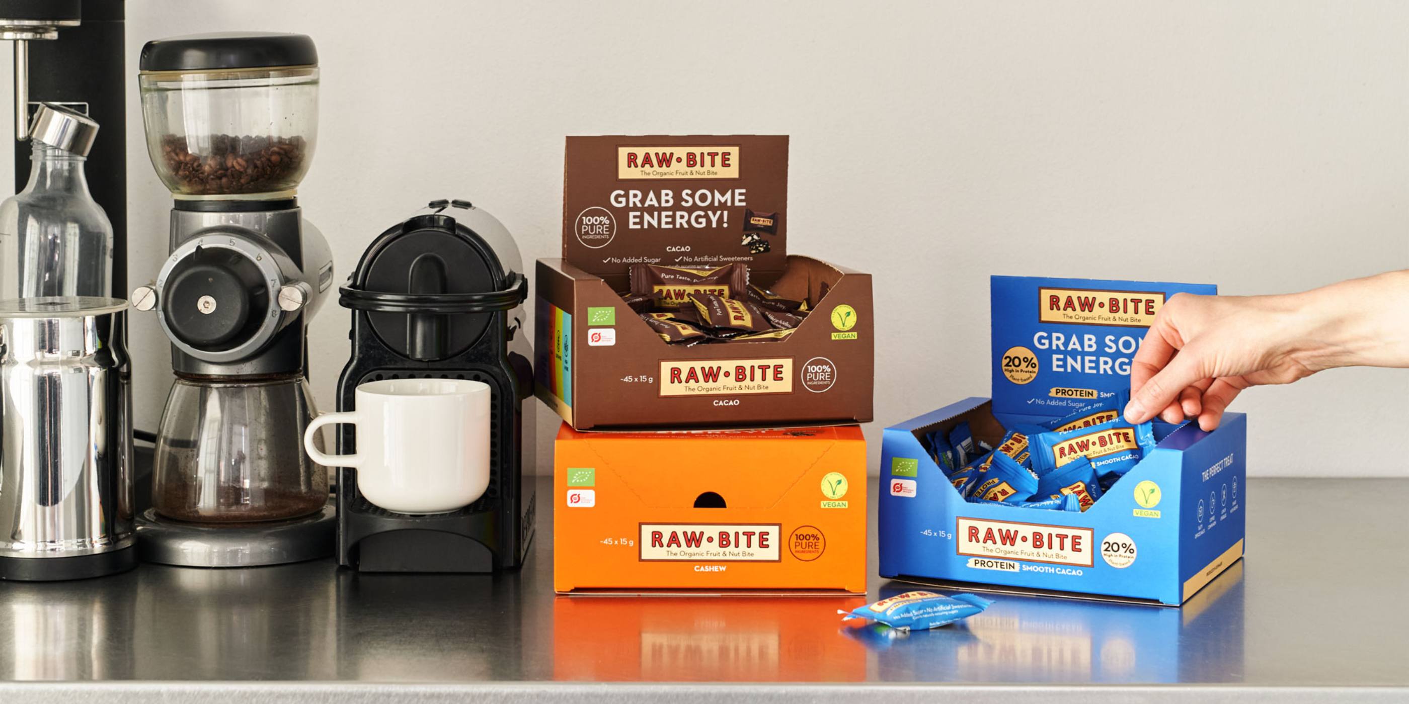 RAWBITE Office snacks ved kaffemaskinen