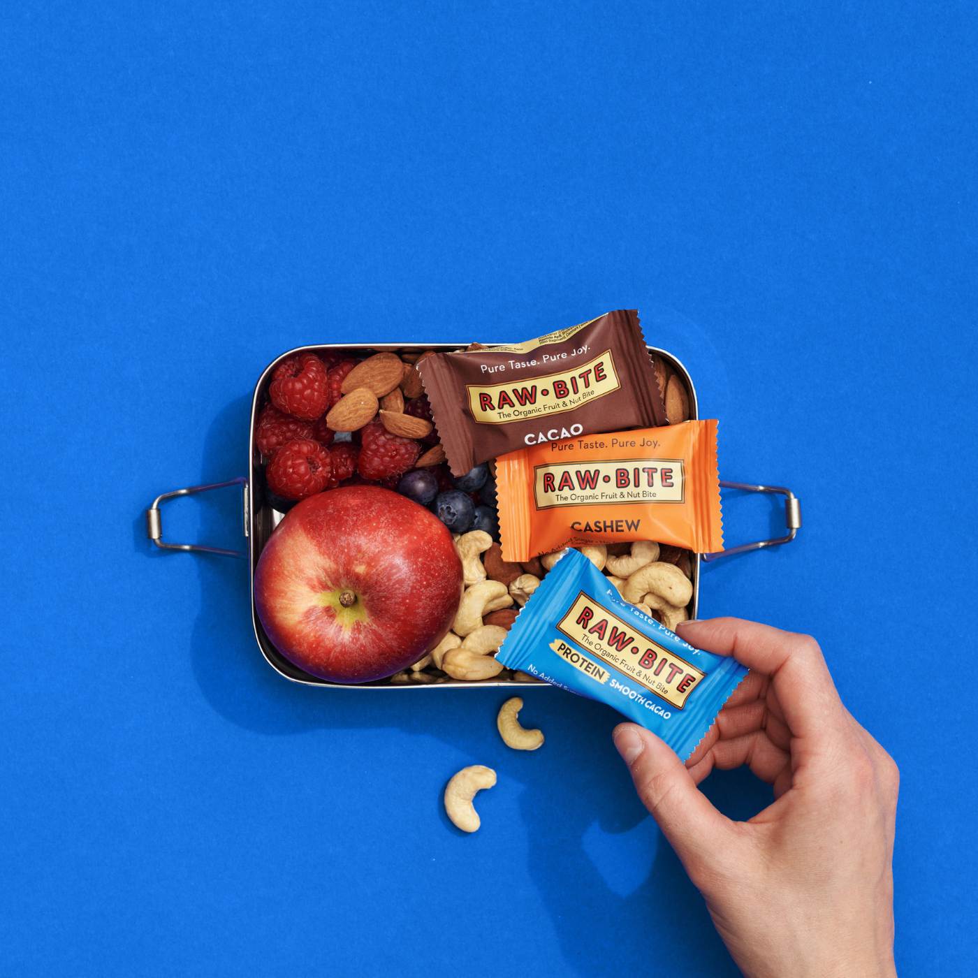 Madkasse med mini RAWBITE og frugt og nødder