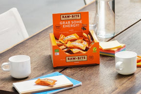 RAWBITE Cashew Office Box på mødebord